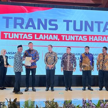 AHY Serahkan 1.120 SHM ke Transmigran, Program Kementerian Transmigrasi