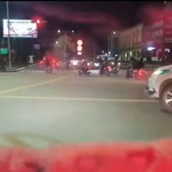 Mobil Damkar Dihadang Pajero, Ternyata Emak-emak yang Bawa