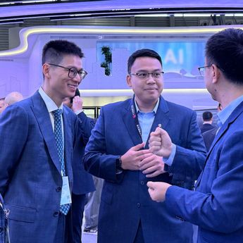 Wamenkomdigi Angga Raka Prabowo Paparkan Strategi Transformasi Digital Indonesia di MWC 2025 Shanghai