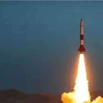 Rudal Sejjil 'Burung Ababil' Iran dengan Jangkauan 2.000 Kilometer Diluncurkan dan Hantam Israel