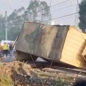Kronologi KRL Tabrak Truk di Perlintasan Tanah Tinggi Tangerang, 3 Orang Terluka