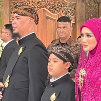 Ahmad Dhani dan Mulan Jameela Tampil Bak Bangsawan Keraton di Acara Ngunduh Mantu