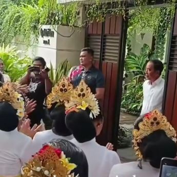 Sedang Sakit, Jokowi Mendapat Kejutan Ultah Dinyanyikan 36 Penari dari Bali
