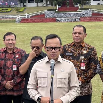 Wamendagri Ungkap Prabowo Absen di Retret Gelombang Kedua