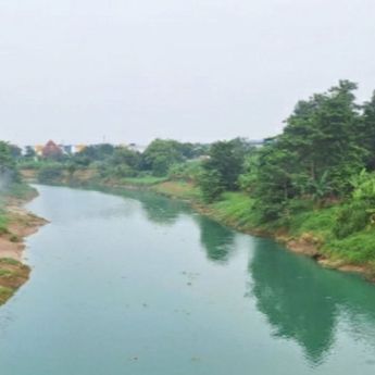 Limbah PT Pindo Deli 1 Diduga Cemari Sungai Citarum hingga Berubah Warna Biru Kehijauan