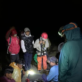 Tim SAR Masih Berupaya Evakuasi Pendaki Brasil yang Terjatuh di Jurang Gunung Rinjani