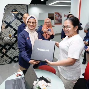 Telkom Tinjau Infrastruktur Digital dan Sambangi Pelanggan di Surabaya