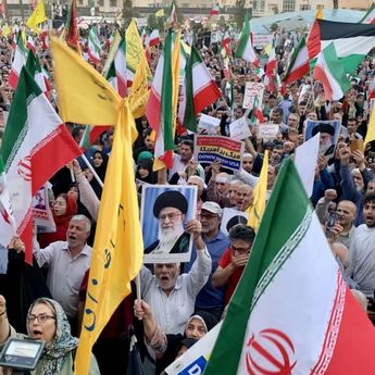 Ribuan Warga Iran Gelar Pawai Kemenangan di Teheran, Puji Militer dalam Perang Melawan Israel
