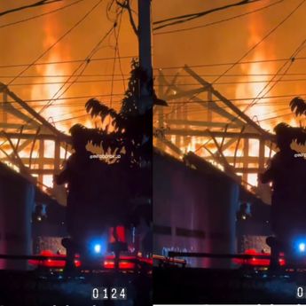 VIDEO: Ngerinya Kebakaran Rumah Warga di Jalan Mawar Depok