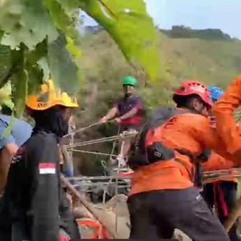 Tim SAR Gabungan Evakuasi Jenazah Pendaki yang Jatuh ke Jurang 180 Meter di Gunung Muria