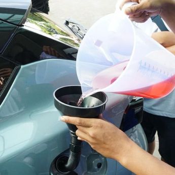 Mulai Hari Ini, Malaysia Turunkan Harga BBM RON95 Jadi Rp7.849 per Liter