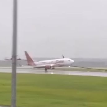 Pesawat Hampir Tergelincir Saat Mendarat, Ini Kata Batik Air