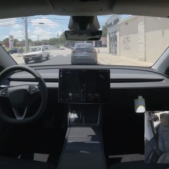CEO Xiaomi Puji Tesla atas Pengiriman FSD Pertama: "Kami Masih Harus Banyak Belajar"