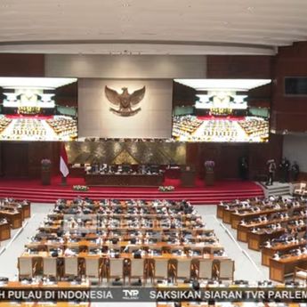 Rapat Paripurna DPR Penetapan Mitra Danantara: 398 Anggota Hadir dari 579 Orang