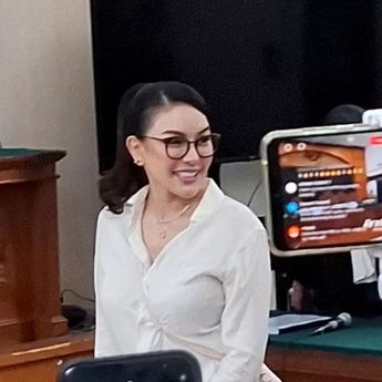 Nikita Mirzani Kecewa, Merasa Diposisikan Seperti Penjahat yang Berbahaya