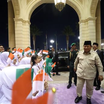 Prabowo Disambut Meriah oleh Siswa dan Diaspora Indonesia di Jeddah Arab Saudi