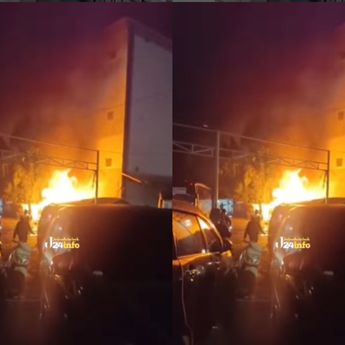 Kios Sebelah Ramayana Cibinong Kebakaran Hebat Pagi Tadi