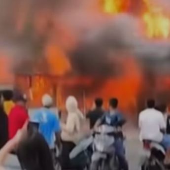 Kebakaran Hebat di Berastagi, Bangunan Habis Dilalap Api