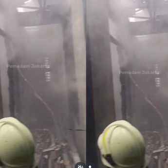 Kebakaran Melanda Rumah di Setiabudi, Habis Terbakar