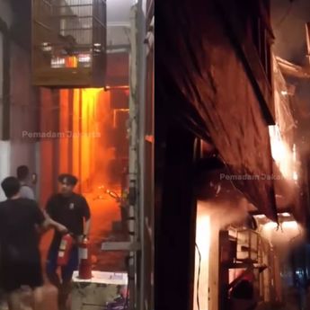 VIDEO: Kebakaran Hantam Rumah Warga di Hang Lekir, Habis Terbakar