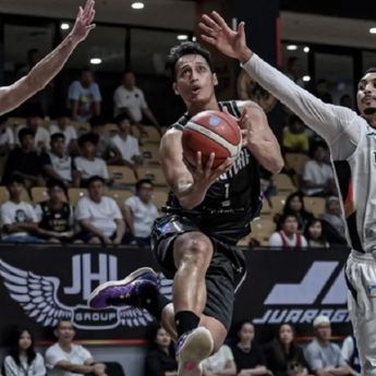 Pertarungan Sengit Eks Timnas:  Diftha VS Kaleb, Warnai Laga Pembuka Playoff IBL 2025