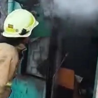 Kebakaran di Koja Hanguskan 2 Rumah Kontrakan, 50 Personel Damkar Dikerahkan
