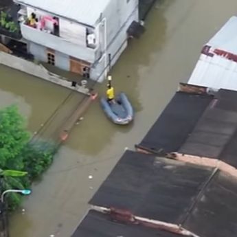 Terpopuler: Banjir Parah di Bidara Cina Jakarta Timur, Pintu Air Karet Siaga 3