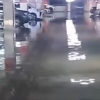 Parkir Mal di Tangael Kebanjiran 