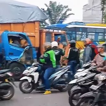 Pemotor Tewas Terlindas Truk di Medan Jadi Tontonan Warga