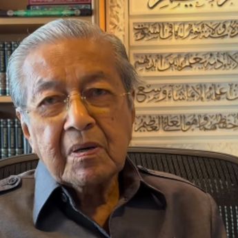 Eks PM Malaysia Mahathir Mohamad Genap Berusia 100 Tahun