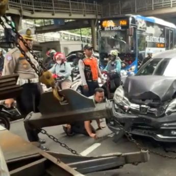 Pengemudi Fortuner yang Sebabkan Tabrakan Beruntun di Utan Kayu Diduga Mengantuk