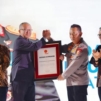Kapolri Listyo Sigit Terima Penghargaan Internasional atas Komitmen Lindungi Hak Buruh