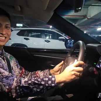 Viral, Video Diplomat Kemlu Arya Daru Setir Mobil hingga Main dengan Anak-anak