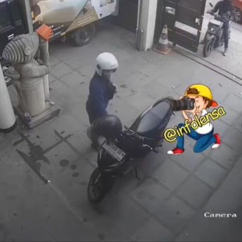 VIDEO: Baru Diparkir Semenit, Motor Raib Digasak Maling di Penjaringan