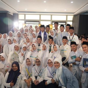 Hari Pertama Sekolah, Menag Cerita Semua Anaknya Lulusan Madrasah