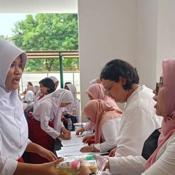 Siswa Sekolah Rakyat Handayani Antusias Terima Perlengkapan Mandi saat MPLS