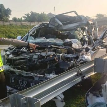 Pajero Ringsek Tabrak Truk di Tol Semarang-Batang, 3 Orang Tewas Mengenaskan