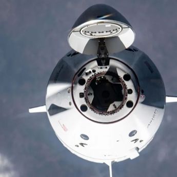 SpaceX Siap Investasi Rp32,4 Triliun untuk Dukung xAI