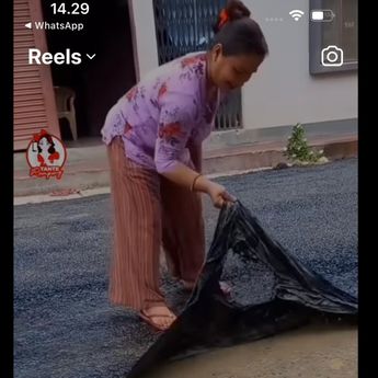 Viral! Aspal Jalan Bisa Dicopot Kayak Stiker