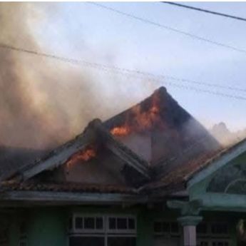 Potret Kakak Beradik Terjebak dalam Rumah Saat Terjadi Kebakaran