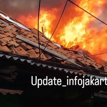 Kebakaran Hantam Rumah dan Kos-kosan di Tebet Pagi Ini