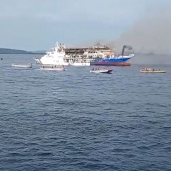  Detik-detik Mencekam KM Barcelona 5 Terbakar Hebat di Minahasa Utara
