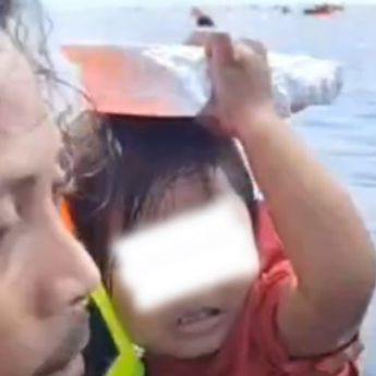 Momen Dramatis Balita Terombang-ambing di Tengah Laut Usai Kebakaran KM Barcelona