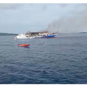 Rintihan Penumpang KM Barcelona 5 yang Nyemplung ke Laut Usai Kapal Terbakar: Ya Allah