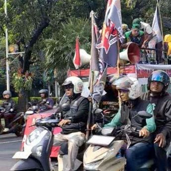 Ada Demo Ojol, Jalan Medan Merdeka Selatan Ditutup
