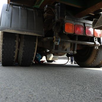 17 Truk Gagal Uji Emisi di Jakarta Timur Terancam Denda Rp50 Juta