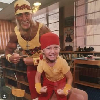 Detik-detik Hulk Hogan Kompres Dada dan Dibawa Ambulans Sebelum Meninggal Dunia