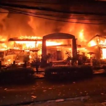 Titik Api Berasal dari Tengah Pasar, Puluhan Kios di Taman Puring Ludes Terbakar