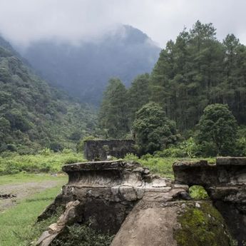 Daki Puncak Gunung Puntang, 2 Remaja Jatuh ke Jurang