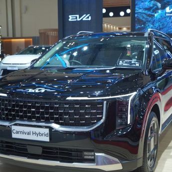Kia Tawarkan Solusi Mobil Keluarga Modern Lewat Carnival Hybrid dan Carens di GIIAS 2025